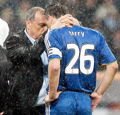 Grant cũng không còn chỗ đứng sau mùa bóng trắng tay.