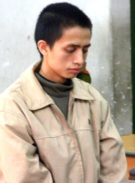 Hùng trước vành móng ngựa.
