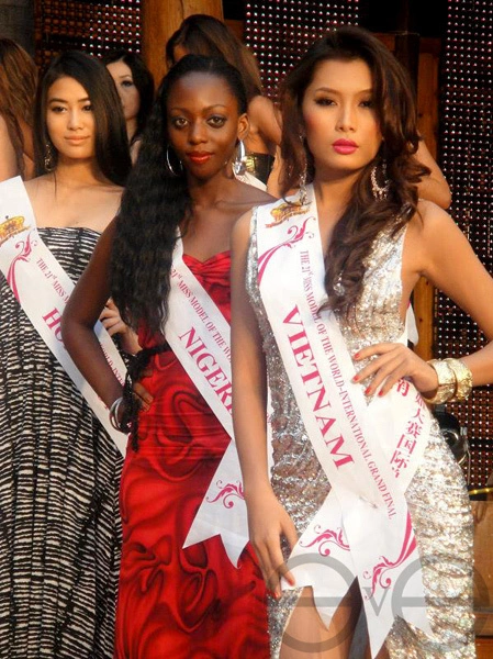 Lan Hương trong đêm thi Trang phục dạ hội.