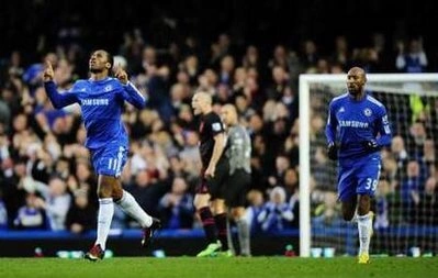 Drogba và Anelka ghi tới ba bàn thắng nhưng vẫn không giúp được đội nhà giành trọn 3 điểm. Ảnh:Reuters.