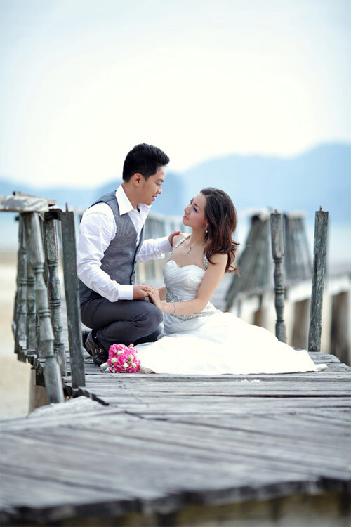 Ảnh cưới của Đặng Hồ Điệp và Bùi Thu Trang trong album 'Uyên ương lãng mạn bên biển'.