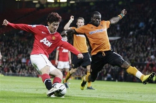 Park Ji Sung có một trận đấu thăng hoa trong ngày kỷ niệm của thầy Ferguson.