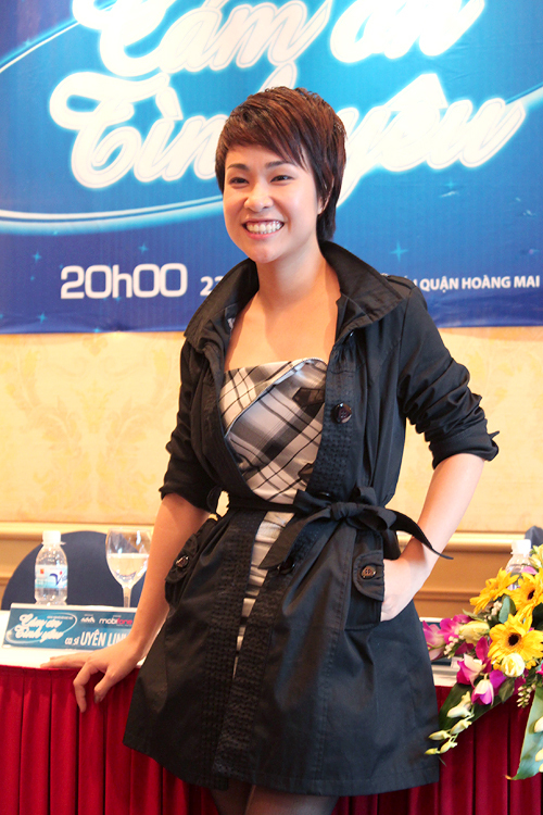 Đăng quang Thần tượng âm nhạc Việt Nam 2010, Uyên Linh bận rộn với việc chạy show và chuẩn bị phát hành album đầu tay do nhạc sĩ Quốc Trung thực hiện.