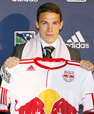 Em trai Rooney chính thức trở thành cầu thủ của Red Bulls hôm 13/1.