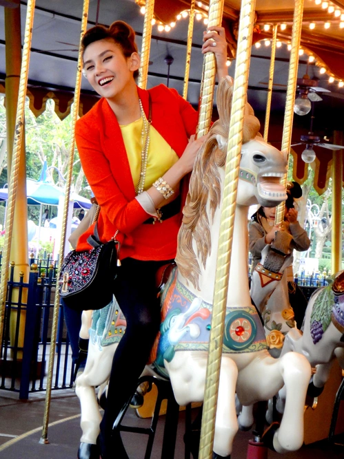 Không được thỏa sức tham gia các trò chơi mạo hiểm như Disney Land ở Mỹ, châu Âu, Võ Hoàng Yến q
