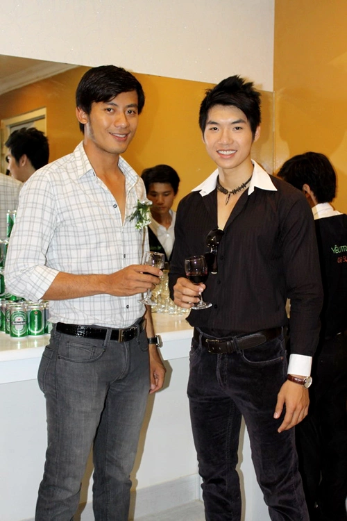 Hai người mẫu nam Hoàng Phi và Nam Thành.