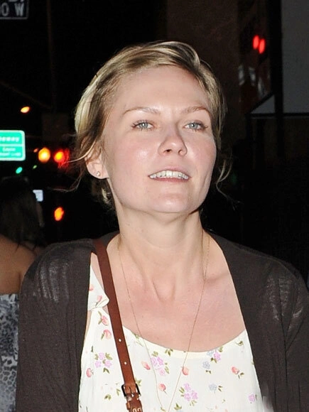 Đường nét trên gương mặt của Kirsten Dunst - ngôi sao 'Người nhện' - trông đầy mờ nhạt khi không son phấn.