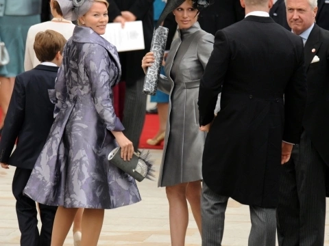 Zara Phillips (C), Mike Tindall (2nd R) and Autumn Kelly (L)