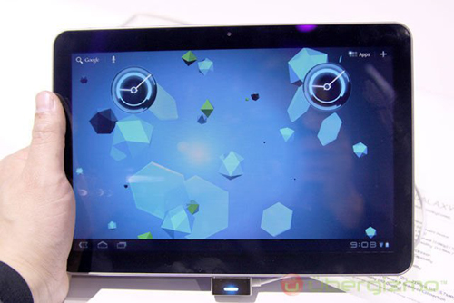 Galaxy Tab 10,1 phiên bản màu đen được bán từ 8/6. Ảnh: Ubergizmo.