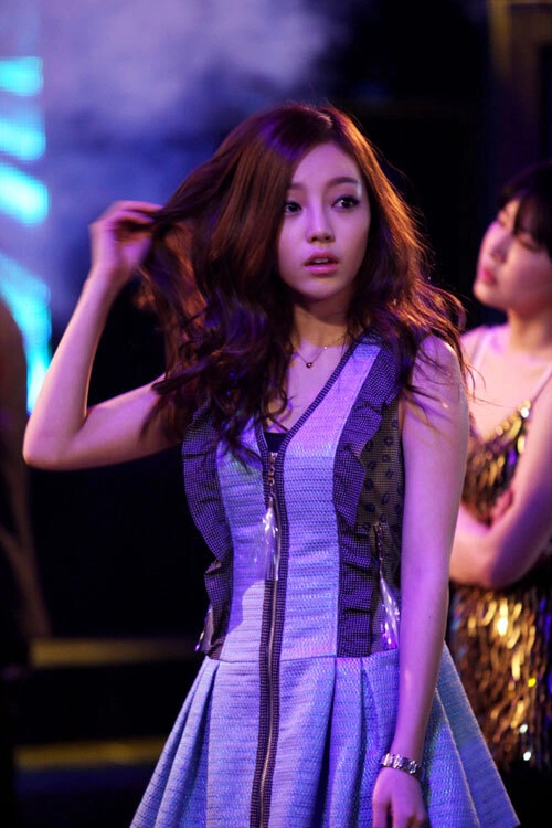 Trong City Hunter, Park Min Young vào vai con gái của tổng thống đương nhiệm.