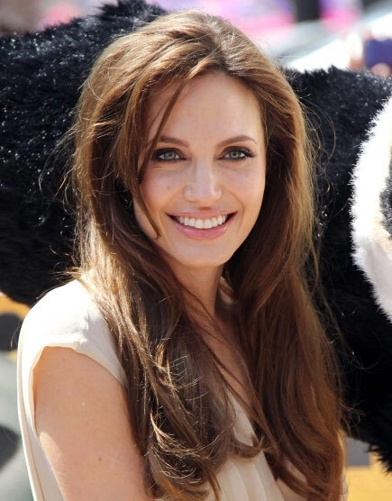 jolie16-166200-1374384248_500x0.jpg