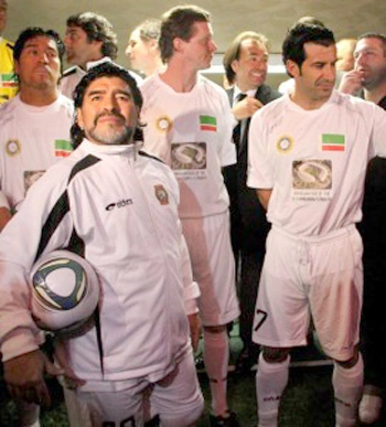 Maradona và các cựu ngôi sao bóng đá thế giới tham gia trận đấu khai trương SVĐ