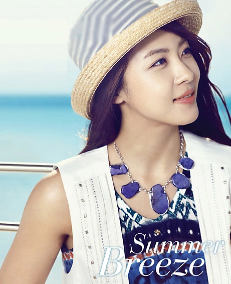 Ha Ji Won đứng thứ ba trong bảng xếp hạng. Cô có khuôn miệng tươi tắn, cương nghị và đôi môi