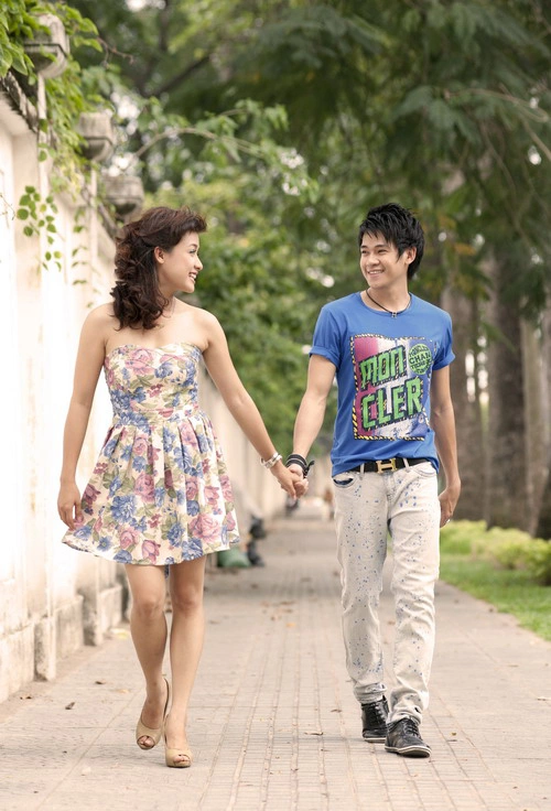 Lê Bê La và Phùng Ngọc Huy là một cặp trong bộ phim Cổng mặt trời khá đình đám năm ngoái. Ngọc Huy vào vai Quốc, chàng công tử nhà giàu rất si mê cô sinh viên tên Tùng, do Lê Bê La thủ vai. Sau bộ phim này, cả hai chưa có dịp làm việc chung, nhưng họ xem nhau như những người bạn thân thiết.