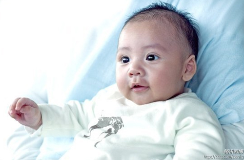 Gương mặt đáng yêu của Jayden.