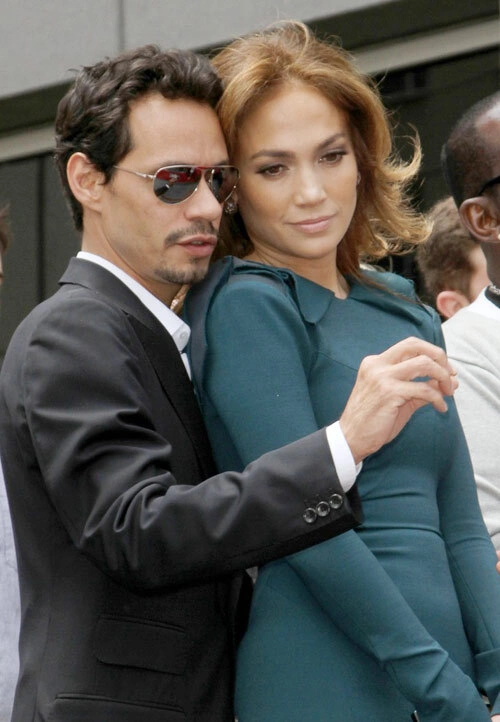 Jennifer Lopez sắp phát hành album mới mang tên Love.