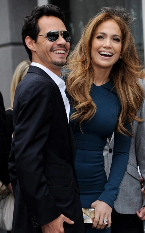 J.Lo rạng rỡ bên chồng.
