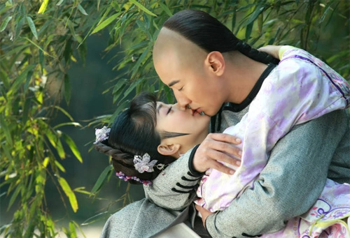 Nụ hôn của Tình Nhi và Tiêu Kiếm ngọt ngào, ấm áp'.
