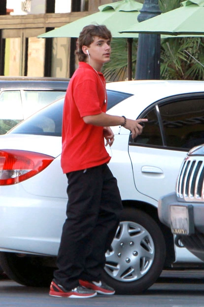 Prince từ bé đến lớn đều rất đẹp trai.