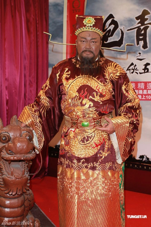 Kim Siêu Quần với 'mặt sắt đen sì' đã bước sang tuổi 60.