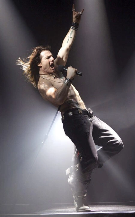 Tom Cruise hóa thân thành một rocker trong phim mới.