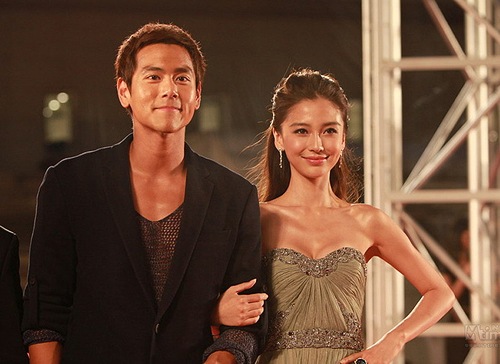 Mặc dù không có người yêu bên cạnh, cô cũng được người bạn Bành Vu Yến chăm chút rất nhiệt tình.