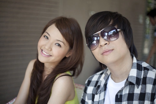Anh Khang (em trai của ca sĩ Ngọc Anh) thổ lộ tình cảm với ca sĩ Linh Phi.