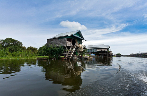 Một ngôi nhà ở làng nổi Kompong Phluk.