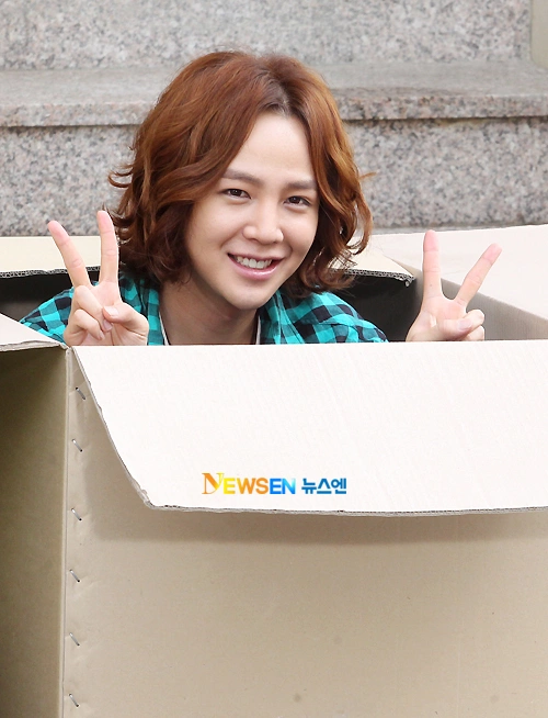 Jang Geun Suk trong vai 'thú cưng'.