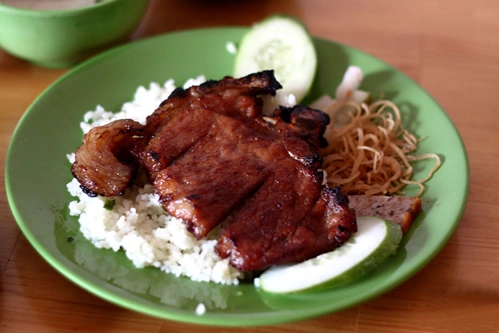 Cơm sườn.