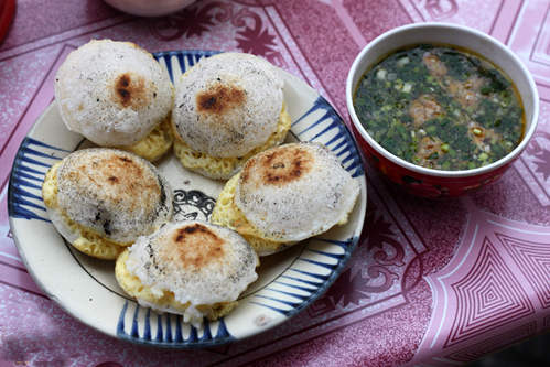 Bánh căn.