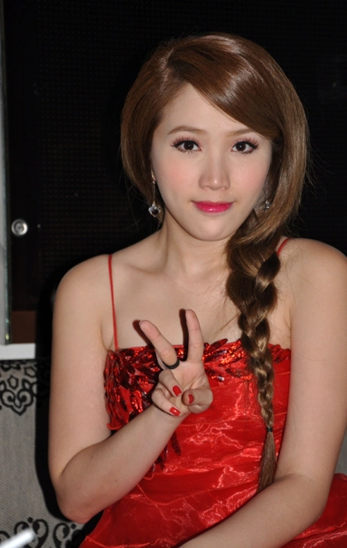 Bảo Thy cho biết, việc Dương Triệu Vũ trở thành khách mời trong cả hai ca khúc gần đây nhất của cô, đánh dấu cho sự kết hợp lâu dài của hai người trong thời gian tới. Không chỉ cùng làm việc với nhau trong một vài ca khúc, mà đôi song ca mới này còn dự định thực hiện những dự án âm nhạc hoành tráng.