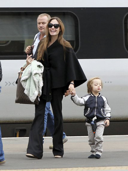 jolie-6-614034-1368189929_500x0.jpg