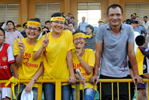 Cựu danh thủ Quang Trường có mặt trên khán đài.