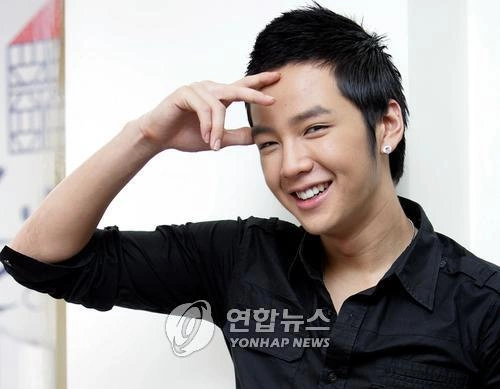 Jang Geun Suk xếp thứ 5 trong bảng bình chọn. Dù mới chỉ hoạt động được một thời gian ngắn nhưng ngôi sao xứ Hàn đã có một lượng fan đáng kể tại Trung Quốc.