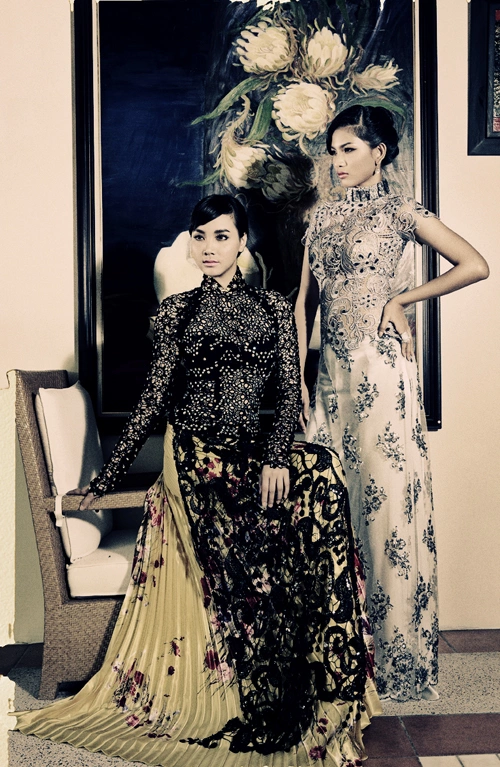 Trang Nhung (trái) cũng góp mặt trong bộ sưu tập ảnh post card này.