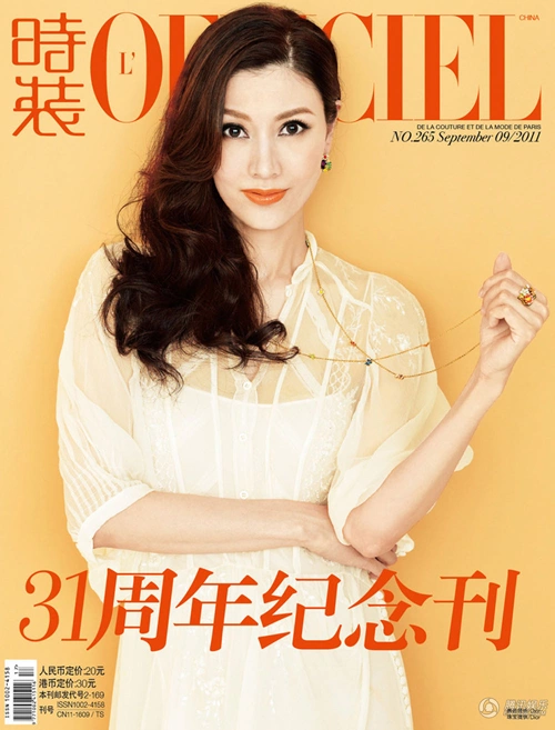 Mỹ nhân Hong Kong khoe nhan sắc mặn mà trên tạp chí L'Officiel số tháng 9.