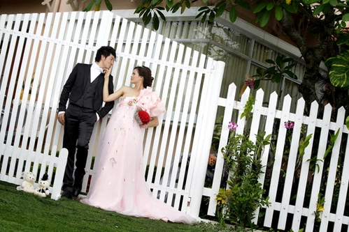 Sau một thời tạm gác lại việc ca hát để tham gia lĩnh vực điện ảnh và khi bộ phim Chiếc giường chia đôi được hoàn thành và đang trình chiếu trên HTV9 vào lúc 22h vào các tối thứ 2,3,4 thì anh trở lại với những dự án âm nhạc của mình. Sau một thời tạm gác lại việc ca hát để tham gia lĩnh vực điện ảnh và khi bộ phim Chiếc giường chia đôi được hoàn thành và đang trình chiếu trên HTV9 vào lúc 22h vào các tối thứ 2,3,4 thì anh trở lại với những dự án âm nhạc của mình.