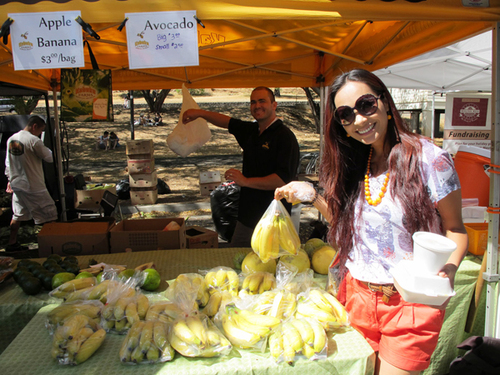Một nơi rất thú vị mà du khách cũng nên đến đó là "Farmer market" hay gọi là chợ của những người nông dân. Hàng tuần những trang trại tại đây luôn mang những thực phẩm tươi ngon nhất để giới thiệu và chào hàng. Một nơi rất thú vị mà du khách cũng nên đến đó là "Farmer market" hay gọi là chợ của những người nông dân. Hàng tuần những trang trại tại đây luôn mang những thực phẩm tươi ngon nhất để giới thiệu và chào hàng.