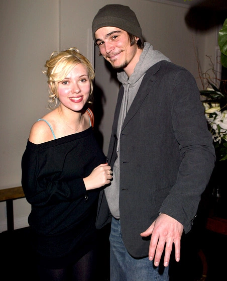 Cô đào nóng bỏng và Josh Hartnett hẹn hò với nhau được hơn một năm thì nói lời chia tay nhau vào năm 2007. Josh chia sẻ với báo giới rằng mối tình này khiến anh đau đớn rất nhiều: "Cuối cùng thì chúng tôi cũng chỉ là những người bình thường và cuộc tình này chẳng thể đi đến đâu". Cô đào nóng bỏng và Josh Hartnett hẹn hò với nhau được hơn một năm thì nói lời chia tay nhau vào năm 2007. Josh chia sẻ với báo giới rằng mối tình này khiến anh đau đớn rất nhiều: "Cuối cùng thì chúng tôi cũng chỉ là những người bình thường và cuộc tình này chẳng thể đi đến đâu".