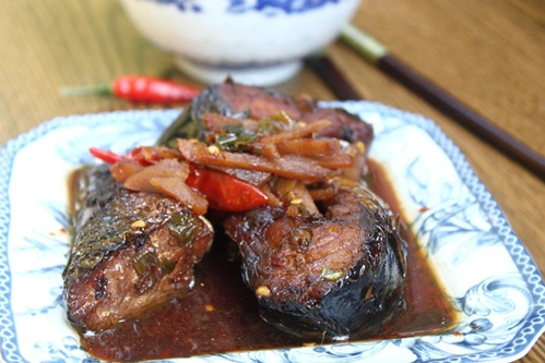 Có món cá kho riềng, ăn cơm rất vào.