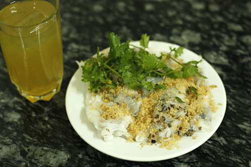 Bánh cuốn nhân thịt gà ở quán Thanh Vân ở Hàng Gà.