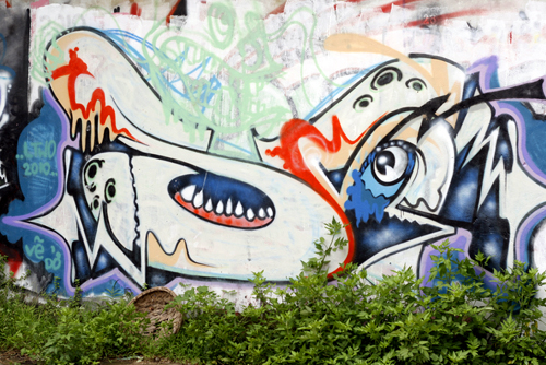 Graffiti đã kết hợp vào trong nền văn hóa hiphop và trở nên một phần không thể thiếu trong bộ 3 cùng với rapping, breakdance. Graffiti đã kết hợp vào trong nền văn hóa hiphop và trở nên một phần không thể thiếu trong bộ 3 cùng với rapping, breakdance.