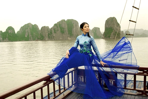 Thời gian này, người đẹp rất tích cực tham gia nhiều hoạt động xã hội để chiếc vương miện ngày càng tỏa sáng. Thời gian này, người đẹp rất tích cực tham gia nhiều hoạt động xã hội để chiếc vương miện ngày càng tỏa sáng.