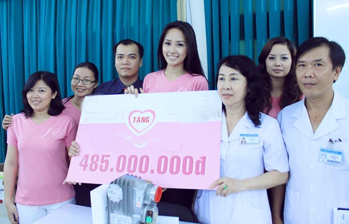 Mai Phương Thúy cũng đại diện cho một thương hiệu mỹ phẩm mà cô là gương mặt đại diện Mai Phương Thúy cũng đại diện cho một thương hiệu mỹ phẩm mà cô là gương mặt đại diện