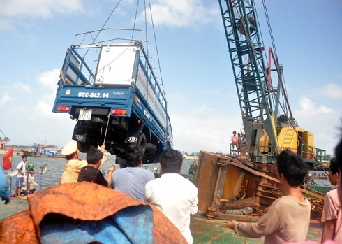 Ông Nguyễn Trường Quy, Đồn trưởng Đồn Biên phòng cửa khẩu cảng Kỳ Hà cho biết, Ông Nguyễn Trường Quy, Đồn trưởng Đồn Biên phòng cửa khẩu cảng Kỳ Hà cho biết,