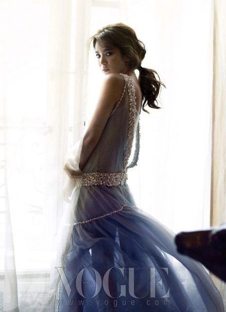 song-hye-kyo-6-854643-1368120591_500x0.j