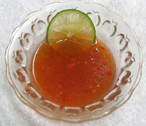Nước chấm chua ngọt.