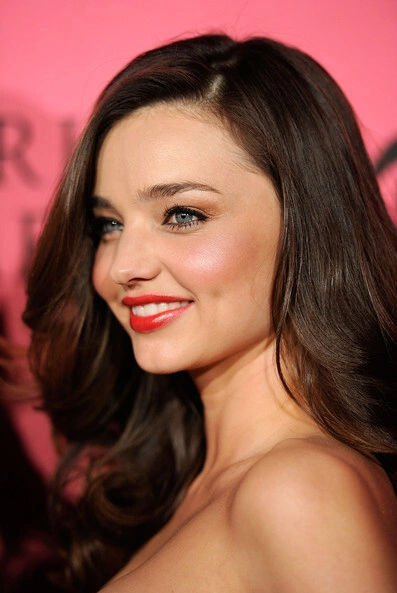 Bên cạnh Miranda Kerr, đêm diễn của Victoria's Secret còn quy tụ hàng loạt người mẫu sáng giá khác như Candice Swanepoel, Karlie Kloss, Adriana Lima, Alessandra Ambrosio, Doutzen Kroes, Erin Heatherton, Lily Aldridge và Lindsey Ellingson. Bên cạnh Miranda Kerr, đêm diễn của Victoria's Secret còn quy tụ hàng loạt người mẫu sáng giá khác như Candice Swanepoel, Karlie Kloss, Adriana Lima, Alessandra Ambrosio, Doutzen Kroes, Erin Heatherton, Lily Aldridge và Lindsey Ellingson.