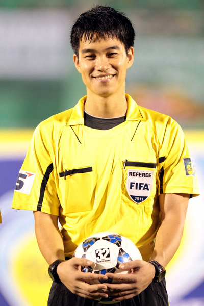 Ông là trọng tài FIFA từng bắt chính 3 trận đấu của U23 Việt Nam ở SEA Games. Ông là trọng tài FIFA từng bắt chính 3 trận đấu của U23 Việt Nam ở SEA Games.